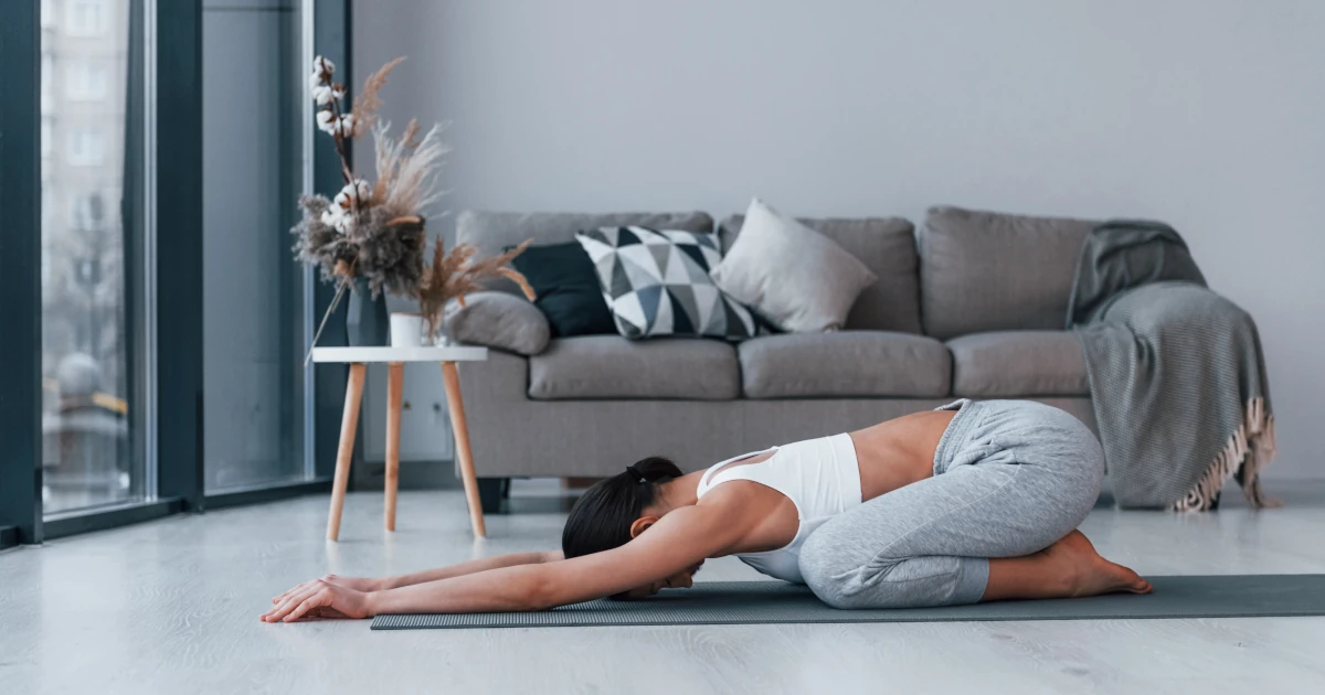 Posture de l’enfant en yoga pour apaiser le stress et calmer le système nerveux