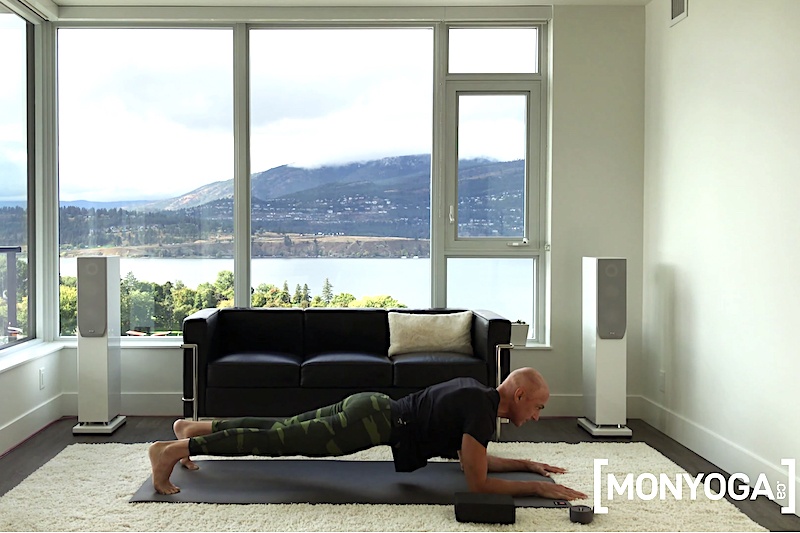 Cours de Yoga en ligne pour des Abdos fessiers fermes et toniques