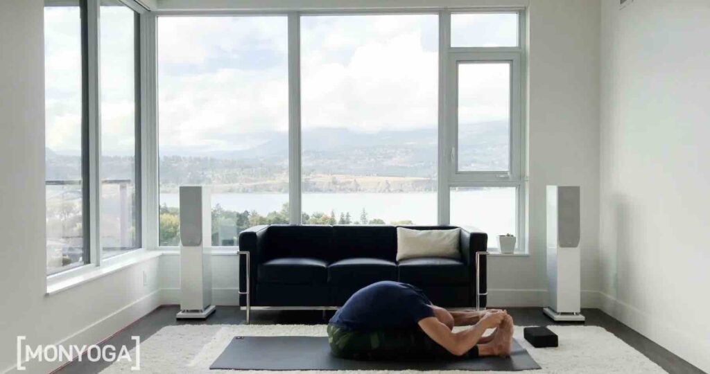 Tutoriel de yoga sur la posture de la Pince ou Paschimottanasana A+B