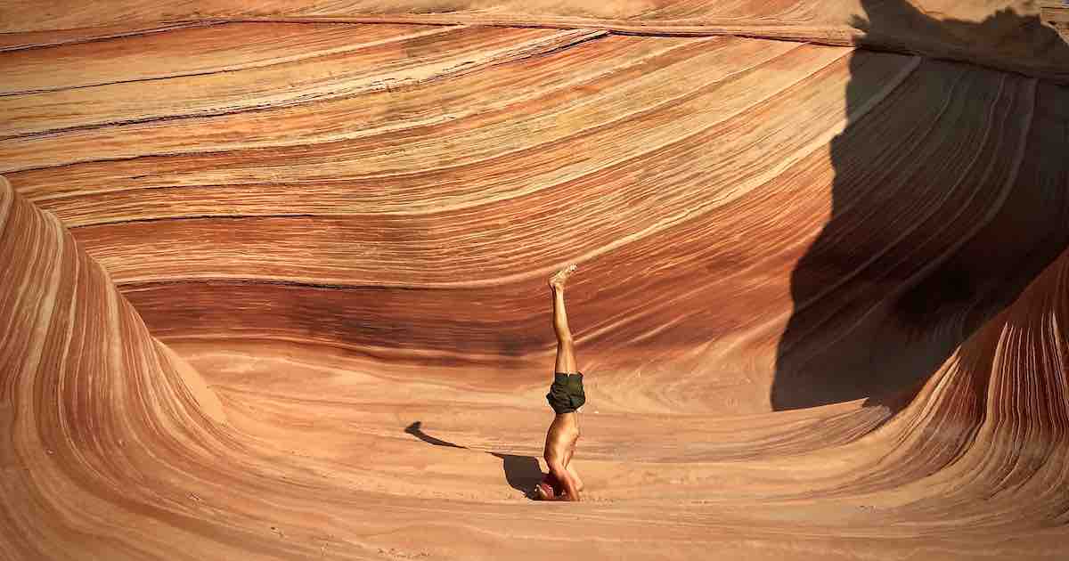 Postures de yoga en inversion sur la tête