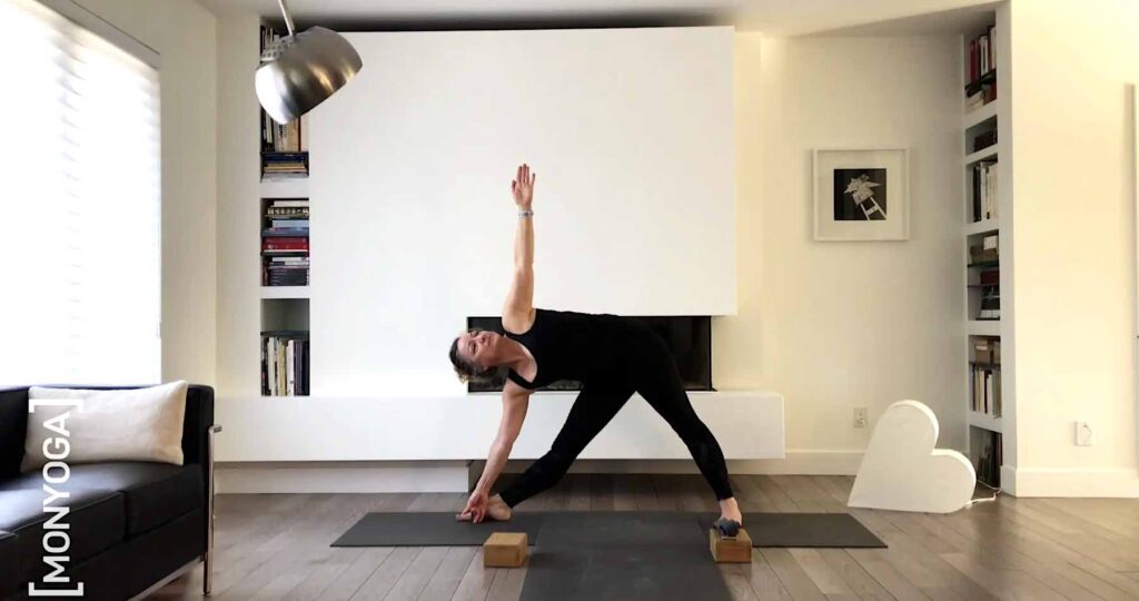 Cours de yoga de la demi-première série d'Ashtanga Vinyasa Yoga