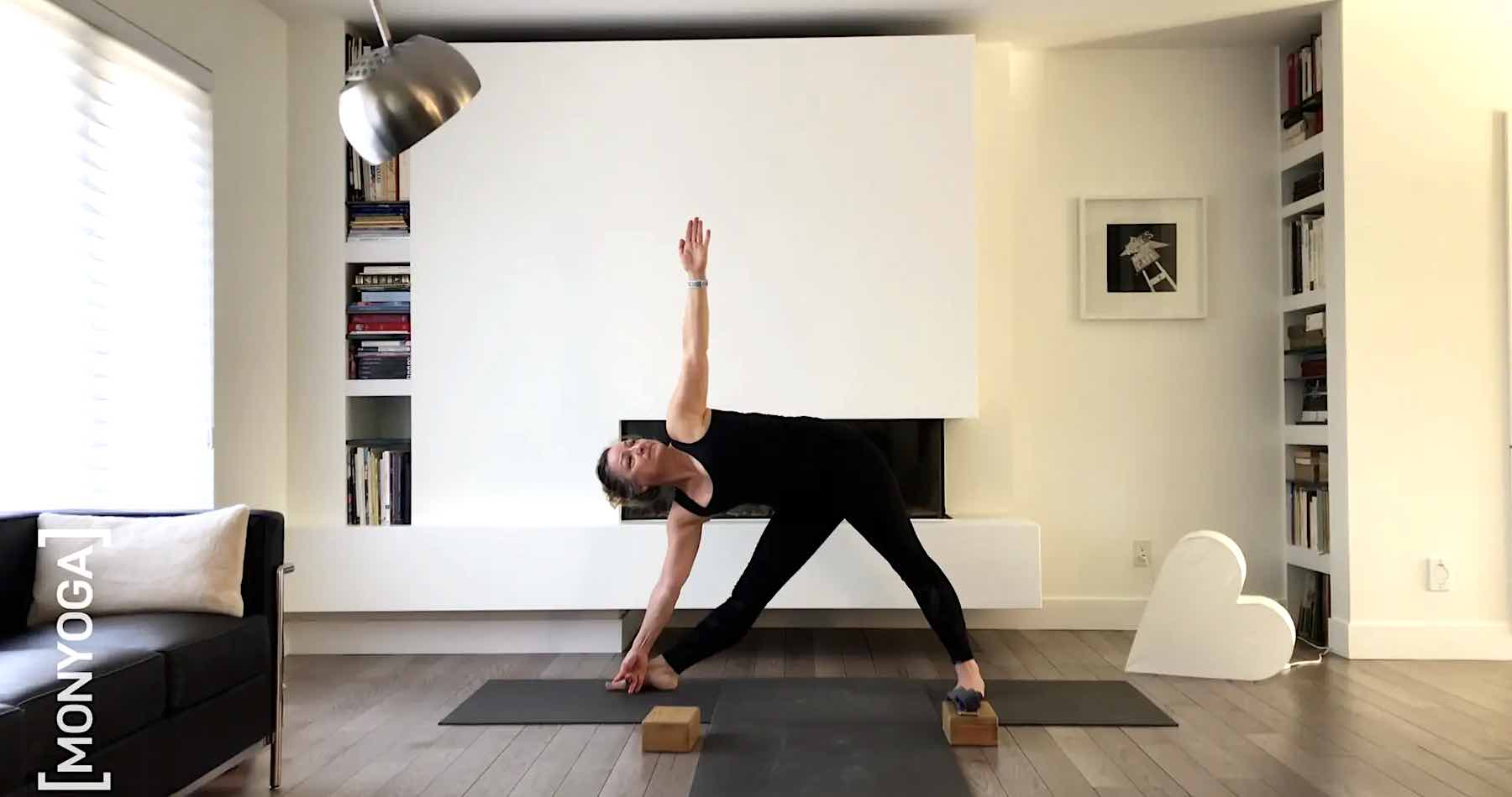 Cours de yoga de la demi-première série d'Ashtanga Vinyasa Yoga