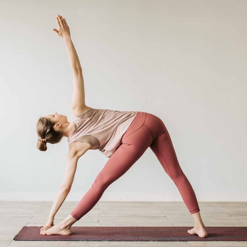 Formation postures de yoga debout