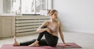 Formation aux postures de yoga en torsion