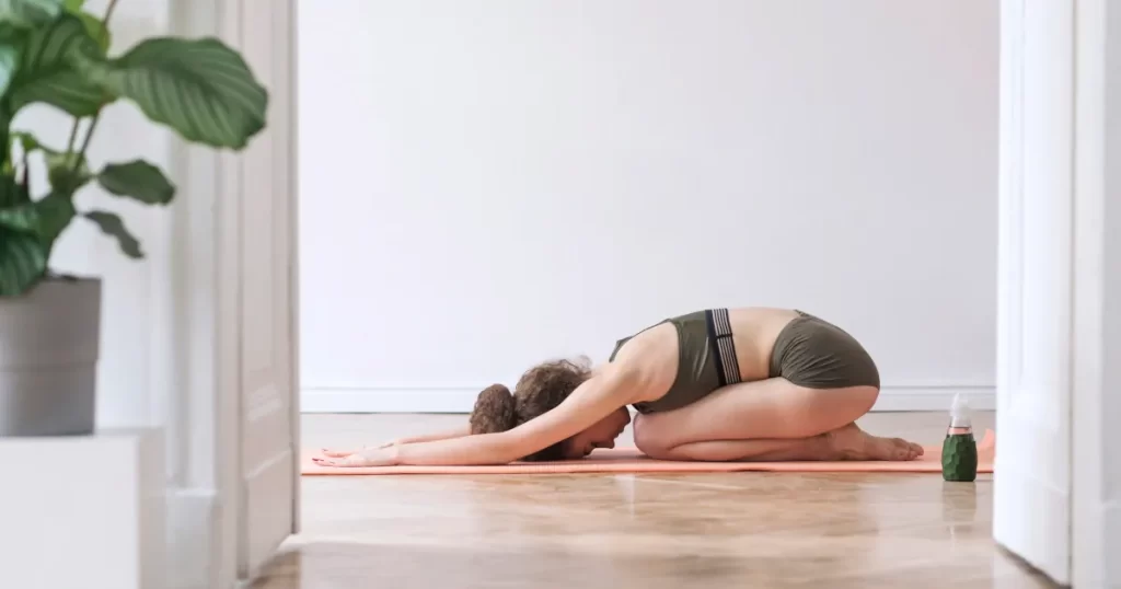 5 postures de base du Yin Yoga pour débutants : conseils et instructions