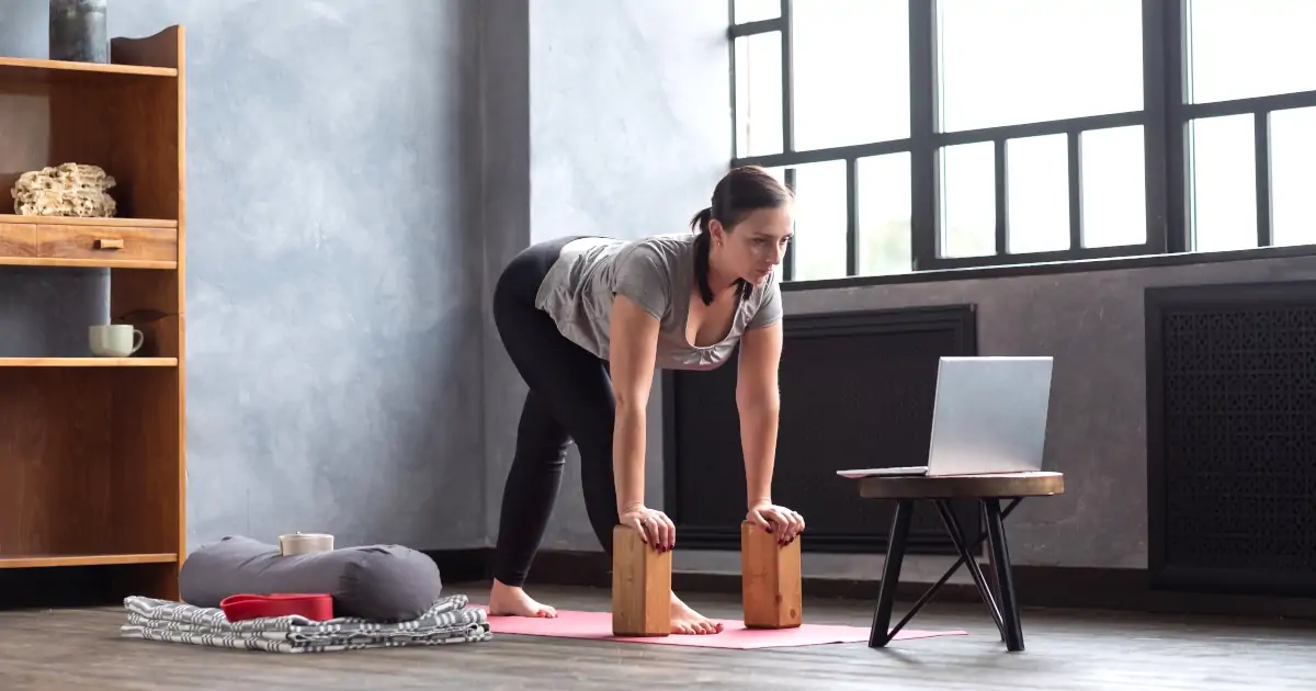 Utiliser les accessoires de yoga pour pratiquer le yoga chez soi