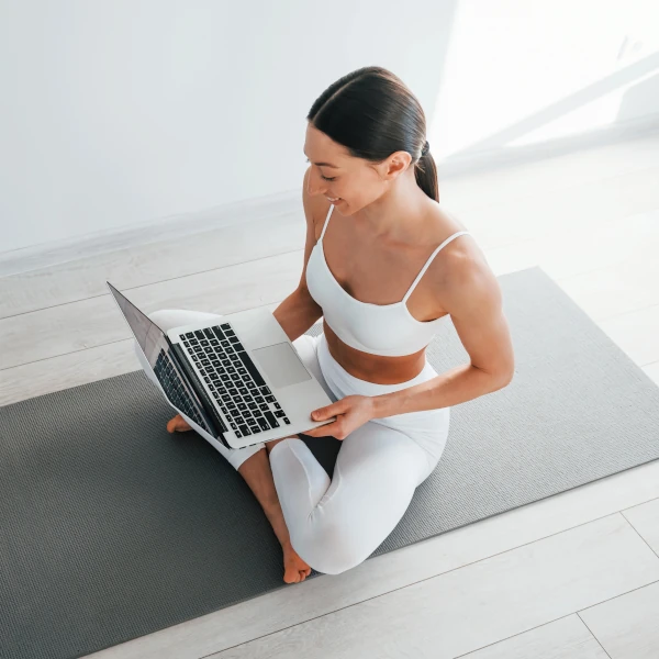 Formation de yoga en ligne pour approfondir sa pratique à son rythme